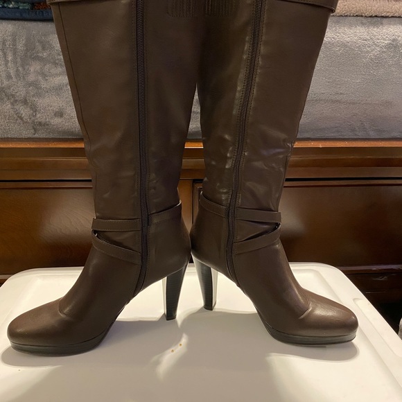 New Attitude, brown knee length boots 3 inch heel worn only a few times - Picture 3 of 4